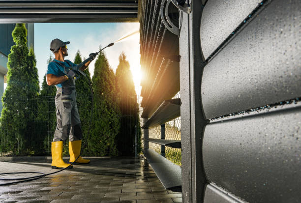 Best Residential Pressure Washing Services  in Milwaukee, WI